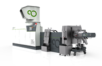 Der ISEC evo ist ein Material-Allrounder. Am Messestand von PURE LOOP werden live LDPE-Blasfolie, Anfahrklumpen und HDPE-Rohre recycelt.